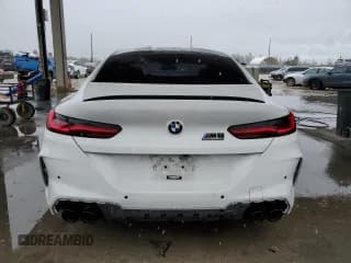 ✅ 2022 BMW M8 Competition • VIN: WBSGV0C01NCJ53223 • Lot: 76250753. Wystawiony na Copart z przebiegiem 25 966 mil. Bezpłatny archiwum sprzedaży aukcyjnych z USA i szczegółowy raport historii pojazdu na DreamBid. Zdjęcie 6.