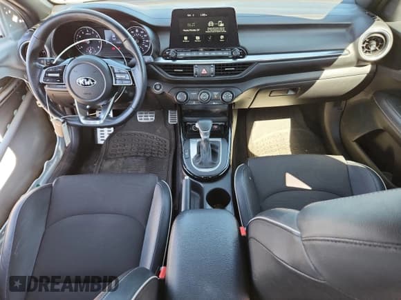 ✅ 2021 Kia Forte GT-Line • VIN: 3KPF34AD7ME380591 • Lot: 84479205. Wystawiony na Copart z przebiegiem 47 542 mil. Bezpłatny archiwum sprzedaży aukcyjnych z USA i szczegółowy raport historii pojazdu na DreamBid. Zdjęcie 8.