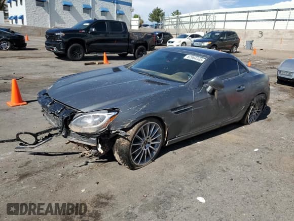 ✅ 2017 Mercedes-Benz SLC 300 • VIN: WDDPK3JA5HF139010 • Лот: 62964345. Опубликован ранее на Copart с пробегом 61 090 миль. Бесплатный доступ к архиву аукционных продаж из США и подробный отчёт об истории автомобиля на DreamBid. Изображение 1.