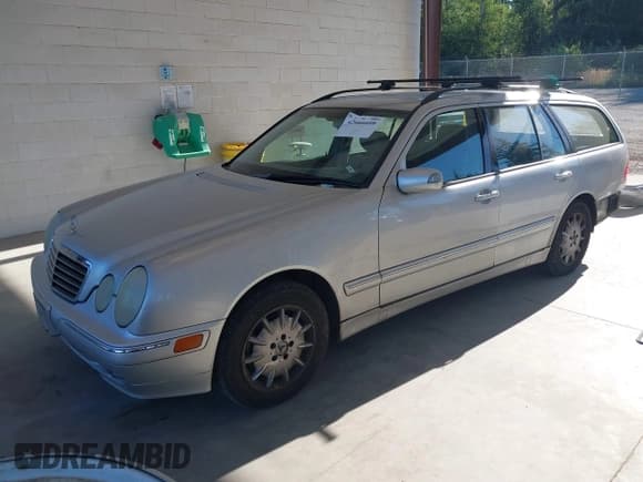 ✅ 2001 Mercedes-Benz E 320 • VIN: WDBJH65J51B340718 • Lot: 42666609. Listed on IAAI with 166,444 mi. Free auction sales archive from the USA and detailed vehicle history report at DreamBid. Image 18.