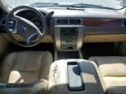 ✅ 2007 GMC Sierra 1500 SLT • VIN: 2GTEK13M171590910 • Lot: 82760445. Wystawiony na Copart z przebiegiem 273 754 mil. Bezpłatny archiwum sprzedaży aukcyjnych z USA i szczegółowy raport historii pojazdu na DreamBid. Zdjęcie 8.