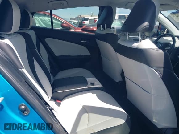 ✅ 2017 Toyota Prius Plus • VIN: JTDKARFP2H3001031 • Lot: 41934825. Listed on IAAI with 85,634 mi. Free auction sales archive from the USA and detailed vehicle history report at DreamBid. Image 8.