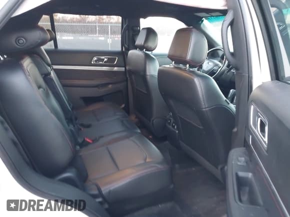 ✅ 2017 Ford Explorer Sport • VIN: 1FM5K8GTXHGA80520 • Lot: 43706131. Wystawiony na IAAI z przebiegiem 110 087 mil. Bezpłatny archiwum sprzedaży aukcyjnych z USA i szczegółowy raport historii pojazdu na DreamBid. Zdjęcie 8.