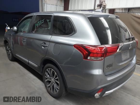 ✅ 2018 Mitsubishi Outlander SE • VIN: JA4AD3A33JZ004098 • Lot: 42328727. Listed on IAAI with 155,585 mi. Free auction sales archive from the USA and detailed vehicle history report at DreamBid. Image 3.