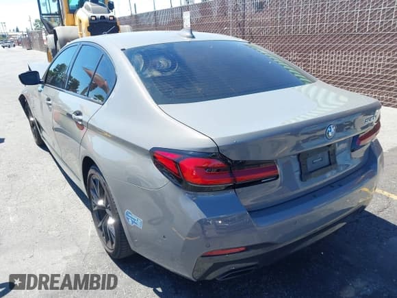 ✅ 2022 BMW 5 Series 530e • VIN: WBA13AG01NCH73041 • Lot: 43022960. Listed on IAAI with 58,219 mi. Free auction sales archive from the USA and detailed vehicle history report at DreamBid. Image 3.