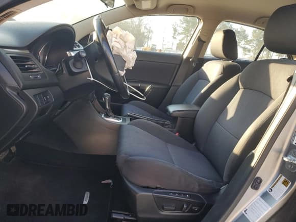 ✅ 2011 Suzuki Kizashi SE • VIN: JS2RF9A39B6110327 • Lot: 46541675. Wystawiony na Copart z przebiegiem 136 160 mil. Bezpłatny archiwum sprzedaży aukcyjnych z USA i szczegółowy raport historii pojazdu na DreamBid. Zdjęcie 7.