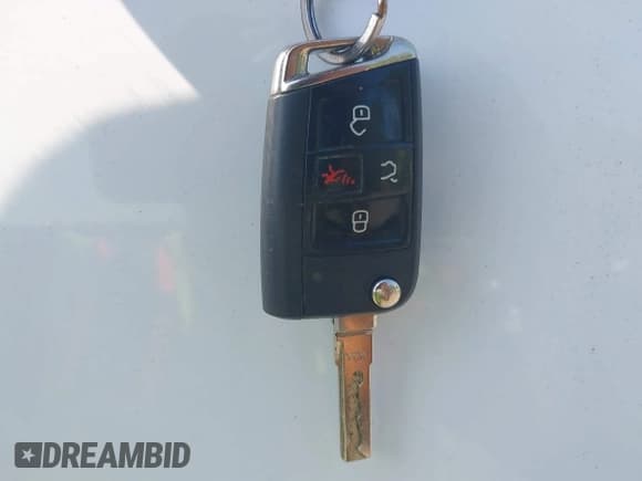 ✅ 2015 Volkswagen Golf S • VIN: 3VW2A7AU2FM105142 • Лот: 42978888. Опубликован ранее на IAAI с пробегом 41 195 миль. Бесплатный доступ к архиву аукционных продаж из США и подробный отчёт об истории автомобиля на DreamBid. Изображение 11.