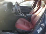 ✅ 2025 Mazda 3 S Carbon Edition • VIN: 3MZBPBCM9SM463976 • Лот: 82009885. Опубликован ранее на Copart с пробегом 5 491 миль. Бесплатный доступ к архиву аукционных продаж из США и подробный отчёт об истории автомобиля на DreamBid. Изображение 7.