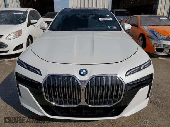 ✅ 2023 BMW 7 Series 760i xDrive • VIN: WBA33EJ06PCL49704 • Лот: 76090314. Опубликован ранее на Copart с пробегом 27 123 миль. Бесплатный доступ к архиву аукционных продаж из США и подробный отчёт об истории автомобиля на DreamBid. Изображение 5.