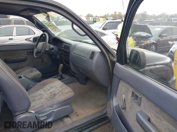 ✅ 1999 Toyota Tacoma PreRunner • VIN: 4TASN92N7XZ413641 • Lot: 43876080. Listed on IAAI with 220,805 mi. Free auction sales archive from the USA and detailed vehicle history report at DreamBid. Image 5.