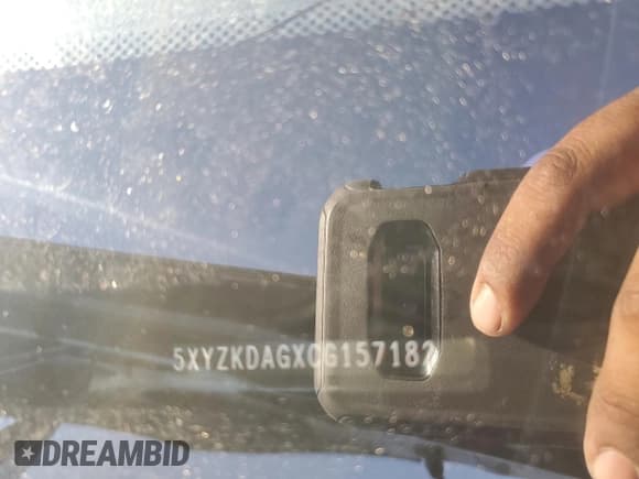 ✅ 2012 Hyundai Santa Fe Limited • VIN: 5XYZKDAGXCG157182 • Lot: 68005994. Listed on Copart with 66,436 mi. Free auction sales archive from the USA and detailed vehicle history report at DreamBid. Image 13.