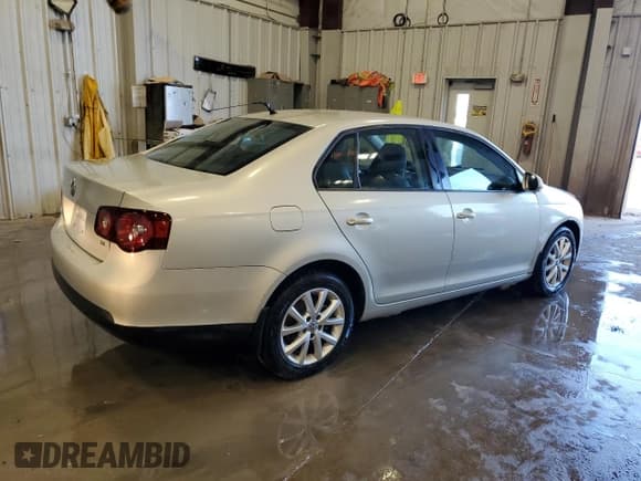 ✅ 2010 Volkswagen Jetta Limited Edition • VIN: 3VWAZ7AJXAM099268 • Lot: 65398025. Wystawiony na Copart z przebiegiem 169 280 mil. Bezpłatny archiwum sprzedaży aukcyjnych z USA i szczegółowy raport historii pojazdu na DreamBid. Zdjęcie 3.