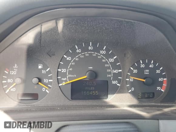 ✅ 2002 Mercedes-Benz E 320 • VIN: WDBJF65J22B494049 • Лот: 86835705. Опубликован ранее на Copart с пробегом 166 455 миль. Бесплатный доступ к архиву аукционных продаж из США и подробный отчёт об истории автомобиля на DreamBid. Изображение 9.