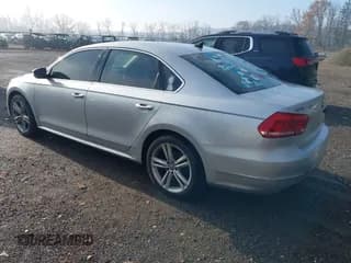 ✅ 2014 Volkswagen Passat SEL Premium • VIN: 1VWCS7A31EC056640 • Lot: 43719361. Wystawiony na IAAI z przebiegiem 192 974 mil. Bezpłatny archiwum sprzedaży aukcyjnych z USA i szczegółowy raport historii pojazdu na DreamBid. Zdjęcie 3.