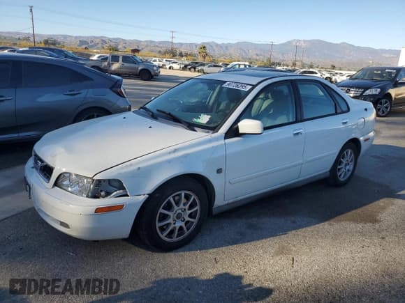✅ 2003 Volvo S40 • VIN: YV1VS27583F975077 • Lot: 90726395. Wystawiony na Copart z przebiegiem 131 575 mil. Bezpłatny archiwum sprzedaży aukcyjnych z USA i szczegółowy raport historii pojazdu na DreamBid. Zdjęcie 1.