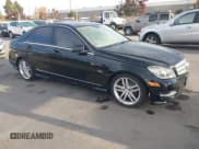 ✅ 2012 Mercedes-Benz C 250 Sport • VIN: WDDGF4HB6CR202275 • Lot: 43827044. Wystawiony na IAAI z przebiegiem 106 508 mil. Bezpłatny archiwum sprzedaży aukcyjnych z USA i szczegółowy raport historii pojazdu na DreamBid. Zdjęcie 1.