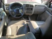 ✅ 2001 Chevrolet Blazer LT • VIN: 1GNDT13WX12107794 • Lot: 62183065. Wystawiony na Copart z przebiegiem 136 686 mil. Bezpłatny archiwum sprzedaży aukcyjnych z USA i szczegółowy raport historii pojazdu na DreamBid. Zdjęcie 8.