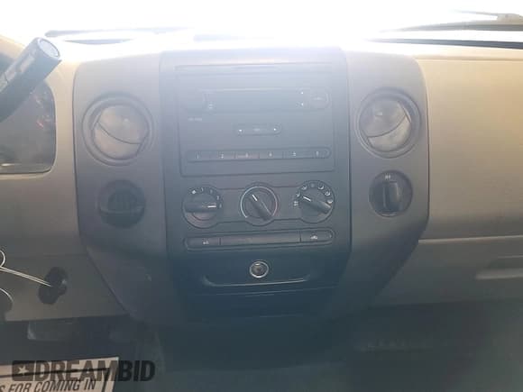 ✅ 2008 Ford F-150 XL • VIN: 1FTRF12208KB17197 • Lot: 43937892. Listed on IAAI with 36,639 mi. Free auction sales archive from the USA and detailed vehicle history report at DreamBid. Image 4.