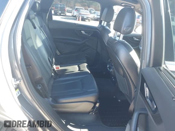 ✅ 2018 Audi Q7 Prestige • VIN: WA1VAAF78JD054423 • Lot: 43727150. Wystawiony na IAAI z przebiegiem 184 568 mil. Bezpłatny archiwum sprzedaży aukcyjnych z USA i szczegółowy raport historii pojazdu na DreamBid. Zdjęcie 8.