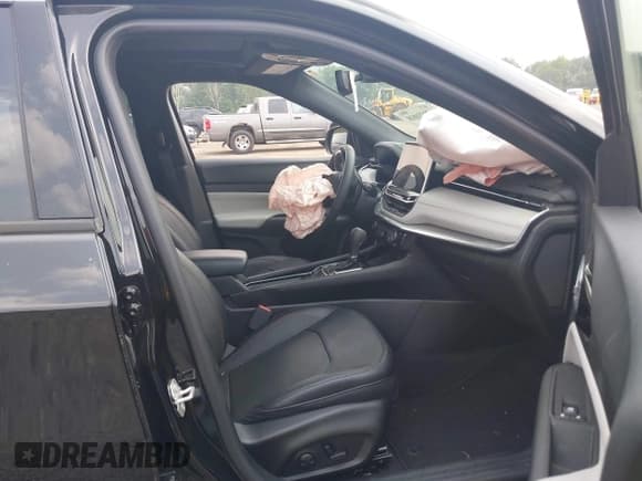 ✅ 2024 Jeep Compass Limited • VIN: 3C4NJDCN8RT139858 • Lot: 42921018. Listed on IAAI with 8,749 mi. Free auction sales archive from the USA and detailed vehicle history report at DreamBid. Image 5.