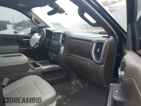 ✅ 2022 Chevrolet Silverado 1500 LTZ • VIN: 3GCUYGED6NG153001 • Lot: 43560026. Wystawiony na IAAI z przebiegiem 77 934 mil. Bezpłatny archiwum sprzedaży aukcyjnych z USA i szczegółowy raport historii pojazdu na DreamBid. Zdjęcie 5.
