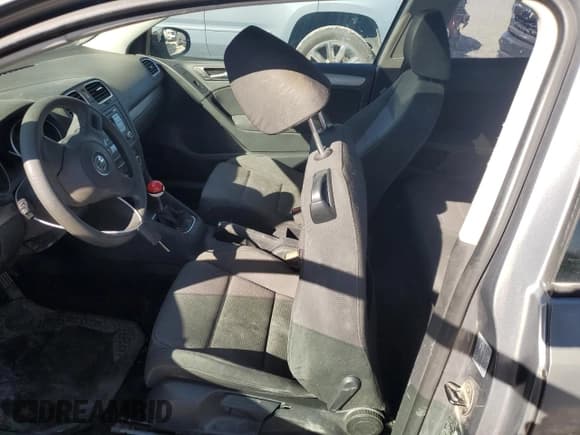 ✅ 2010 Volkswagen Golf • VIN: WVWAB7AJ1AW221927 • Lot: 72858024. Wystawiony na Copart z przebiegiem 169 984 mil. Bezpłatny archiwum sprzedaży aukcyjnych z USA i szczegółowy raport historii pojazdu na DreamBid. Zdjęcie 7.