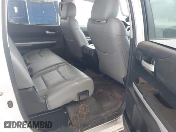 ✅ 2018 Toyota Tundra SR5 • VIN: 5TFDW5F17JX705271 • Lot: 42494525. Listed on IAAI with 174,311 mi. Free auction sales archive from the USA and detailed vehicle history report at DreamBid. Image 8.