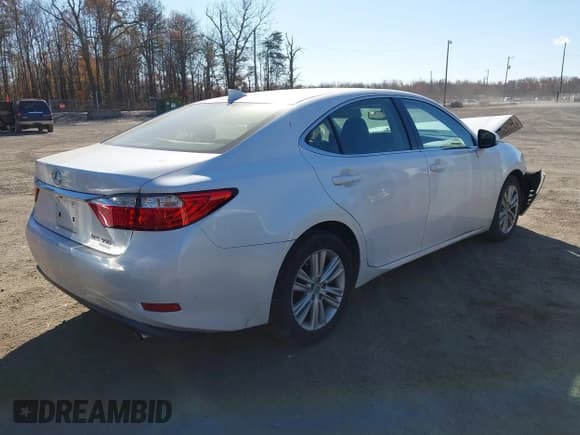 ✅ 2015 Lexus ES 330 • VIN: JTHBK1GG5F2180843 • Lot: 43684977. Listed on IAAI with 84,552 mi. Free auction sales archive from the USA and detailed vehicle history report at DreamBid. Image 4.