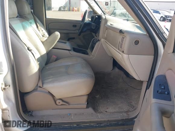 ✅ 2004 Chevrolet Tahoe LS • VIN: 1GNEC13Z04R230479 • Lot: 43699396. Listed on IAAI with 245,357 mi. Free auction sales archive from the USA and detailed vehicle history report at DreamBid. Image 5.