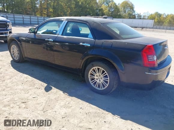 ✅ 2010 Chrysler 300 Touring • VIN: 2C3CA4CD5AH105635 • Lot: 43467722. Listed on IAAI with 160,329 mi. Free auction sales archive from the USA and detailed vehicle history report at DreamBid. Image 3.