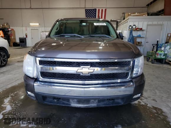 ✅ 2008 Chevrolet Silverado 1500 Work Truck • VIN: 1GCEC14018Z110656 • Lot: 47303285. Wystawiony na Copart z przebiegiem 134 914 mil. Bezpłatny archiwum sprzedaży aukcyjnych z USA i szczegółowy raport historii pojazdu na DreamBid. Zdjęcie 5.