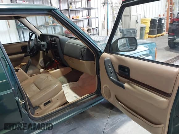 ✅ 2001 Jeep Cherokee Sport • VIN: 1J4FF58S51L579766 • Lot: 42623211. Listed on IAAI with 257,681 mi. Free auction sales archive from the USA and detailed vehicle history report at DreamBid. Image 5.