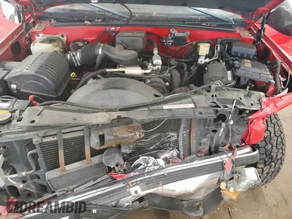 ✅ 1998 GMC Sierra 1500 • VIN: 2GTEK19RXW1547233 • Лот: 60666705. Опубликован ранее на Copart с пробегом 168 373 миль. Бесплатный доступ к архиву аукционных продаж из США и подробный отчёт об истории автомобиля на DreamBid. Изображение 11.