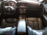 ✅ 2013 Nissan Maxima SV • VIN: 1N4AA5AP0DC825458 • Lot: 69411985. Wystawiony na Copart z przebiegiem 173 951 mil. Bezpłatny archiwum sprzedaży aukcyjnych z USA i szczegółowy raport historii pojazdu na DreamBid. Zdjęcie 8.