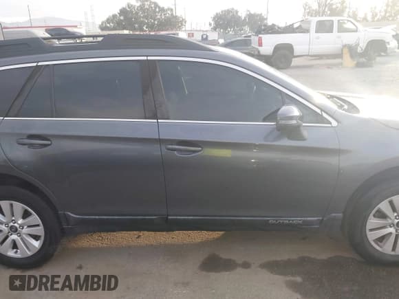 ✅ 2018 Subaru Outback Premium • VIN: 4S4BSAHCXJ3291092 • Lot: 43690389. Wystawiony na IAAI z przebiegiem 204 149 mil. Bezpłatny archiwum sprzedaży aukcyjnych z USA i szczegółowy raport historii pojazdu na DreamBid. Zdjęcie 13.