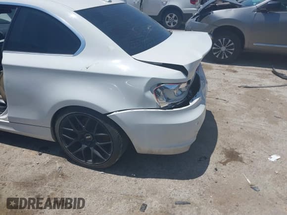 ✅ 2012 BMW 1 Series 128i • VIN: WBAUP7C58CVP23175 • Lot: 42331307. Wystawiony na IAAI z przebiegiem 141 149 mil. Bezpłatny archiwum sprzedaży aukcyjnych z USA i szczegółowy raport historii pojazdu na DreamBid. Zdjęcie 6.