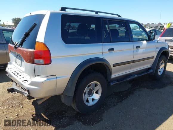 ✅ 2002 Mitsubishi Montero Sport ES • VIN: JA4LS21H82J008328 • Lot: 43185739. Wystawiony na IAAI z przebiegiem 157 555 mil. Bezpłatny archiwum sprzedaży aukcyjnych z USA i szczegółowy raport historii pojazdu na DreamBid. Zdjęcie 4.