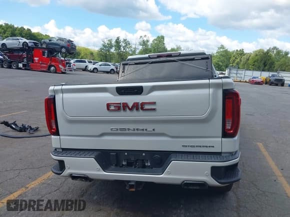 ✅ 2021 GMC Sierra 1500 Denali • VIN: 3GTU9FEL0MG255150 • Lot: 43060209. Wystawiony na IAAI z przebiegiem 56 711 mil. Bezpłatny archiwum sprzedaży aukcyjnych z USA i szczegółowy raport historii pojazdu na DreamBid. Zdjęcie 17.