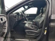 ✅ 2021 Ford Explorer Platinum • VIN: 1FM5K8HC3MGC27057 • Lot: 94497225. Wystawiony na Copart z przebiegiem 32 425 mil. Bezpłatny archiwum sprzedaży aukcyjnych z USA i szczegółowy raport historii pojazdu na DreamBid. Zdjęcie 7.