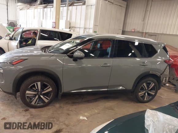 ✅ 2023 Nissan Rogue Platinum • VIN: JN8BT3DD0PW318839 • Lot: 41913984. Wystawiony na IAAI z przebiegiem 78 859 mil. Bezpłatny archiwum sprzedaży aukcyjnych z USA i szczegółowy raport historii pojazdu na DreamBid. Zdjęcie 15.