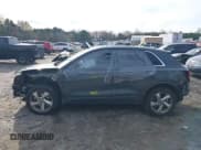 ✅ 2019 Audi Q3 Premium • VIN: WA1AECF37K1076492 • Lot: 41099499. Wystawiony na IAAI z przebiegiem 80 975 mil. Bezpłatny archiwum sprzedaży aukcyjnych z USA i szczegółowy raport historii pojazdu na DreamBid. Zdjęcie 14.