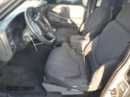 ✅ 2003 GMC Sonoma SL • VIN: 1GTDT19X538119635 • Лот: 52579415. Опубликован ранее на Copart с пробегом 166 622 миль. Бесплатный доступ к архиву аукционных продаж из США и подробный отчёт об истории автомобиля на DreamBid. Изображение 7.