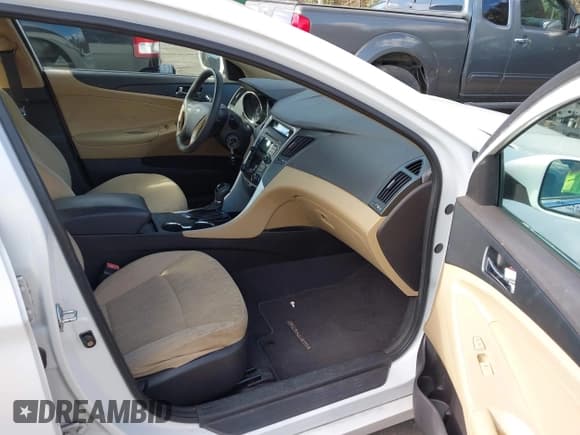 ✅ 2011 Hyundai Sonata GLS • VIN: 5NPEB4AC3BH210422 • Lot: 43658534. Listed on IAAI with 175,689 mi. Free auction sales archive from the USA and detailed vehicle history report at DreamBid. Image 5.