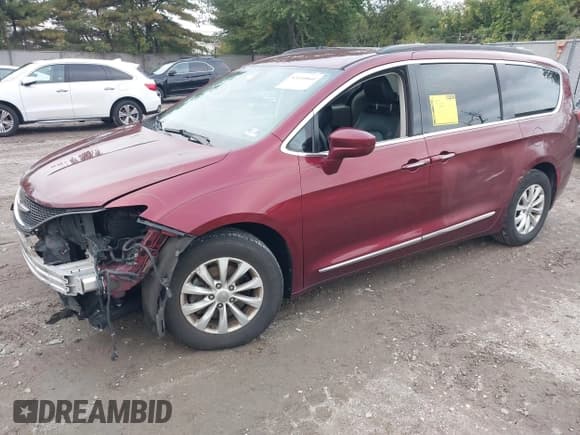 ✅ 2017 Chrysler Pacifica Touring L • VIN: 2C4RC1BG6HR535527 • Лот: 43446860. Опубликован ранее на IAAI с пробегом 138 961 миль. Бесплатный доступ к архиву аукционных продаж из США и подробный отчёт об истории автомобиля на DreamBid. Изображение 20.