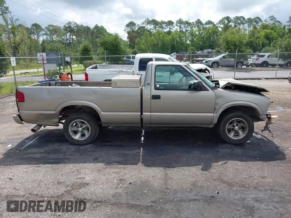 ✅ 2002 GMC Sonoma SLS • VIN: 1GTCS14W528212960 • Лот: 42658195. Опубликован ранее на IAAI с пробегом 189 885 миль. Бесплатный доступ к архиву аукционных продаж из США и подробный отчёт об истории автомобиля на DreamBid. Изображение 12.