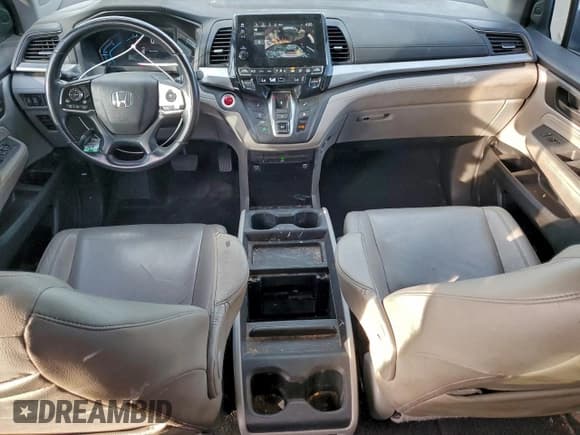 ✅ 2018 Honda Odyssey Touring • VIN: 5FNRL6H85JB029556 • Лот: 94162165. Опубликован ранее на Copart с пробегом 186 037 миль. Бесплатный доступ к архиву аукционных продаж из США и подробный отчёт об истории автомобиля на DreamBid. Изображение 8.