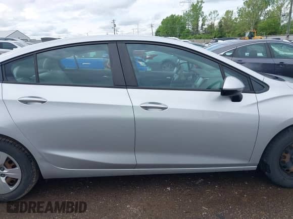 2017 Chevrolet Cruze LS с VIN 1G1BB5SM0H7135331, выставлен на аукционе IAAI как лот 42171304 с пробегом 148 134 миль миль и . История ставок и продаж доступна на DreamBid. Изображение 13.