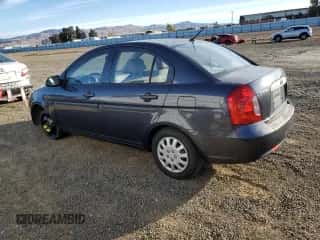 2009 Hyundai Accent Auto GLS z VIN KMHCM46C69U307815, wystawiony jako Copart lot #79582864 z przebiegiem 76 162 mil mil oraz Szkoda całkowita • Salvage title. Historia ofert i sprzedaży dostępna na DreamBid. Obrazek 2.