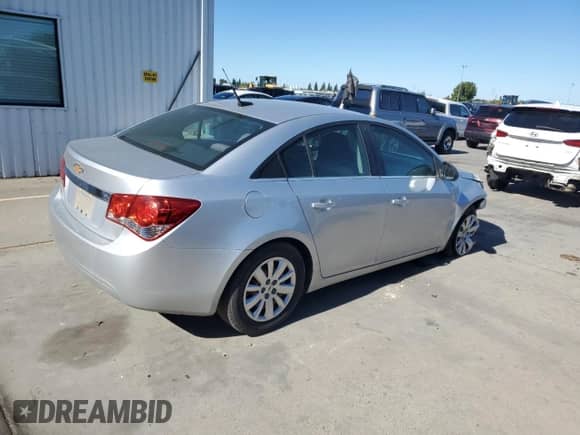 2011 Chevrolet Cruze LS z VIN 1G1PC5SHXB7190124, wystawiony jako Copart lot #86492495 z przebiegiem 226 942 mil mil oraz Szkoda całkowita • Salvage title. Historia ofert i sprzedaży dostępna na DreamBid. Obrazek 3.