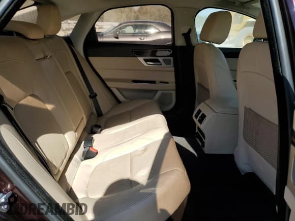 ✅ 2017 Jaguar XF 20d Prestige • VIN: SAJBE4BN4HCY44127 • Лот: 76267044. Опубликован ранее на Copart с пробегом 79 618 миль. Бесплатный доступ к архиву аукционных продаж из США и подробный отчёт об истории автомобиля на DreamBid. Изображение 10.